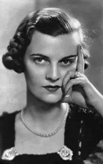 Pearls Prints: Mrs Charles Sweeny, later Duchess of Argyll