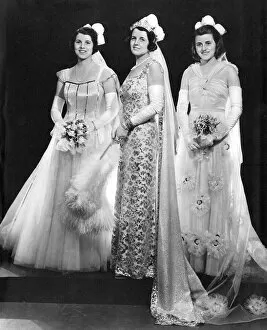 Marchioness Collection: Mrs Kennedy and her deb daughters