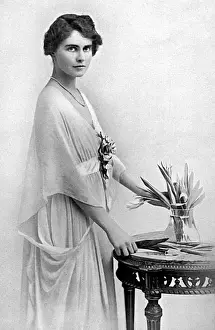 Golfer Prints: Mrs Olaf Hambro (Miss Winifred Martin-Smith), lady golfer
