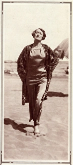Images Dated 14th December 2016: Mrs Wilfrid Ashley at the Venice Lido, Italy