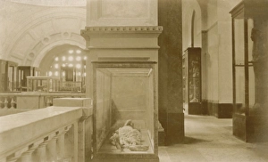 Cabinets Gallery: Mummified body exhibited in the Egyptian Museum, Cairo