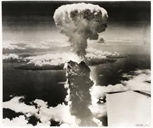 Device Gallery: Mushroom cloud Nagasaki Japan in 1945, atomic bomb