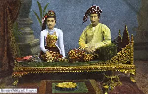 Images Dated 11th August 2015: Myanmar - Couple posing on a divan