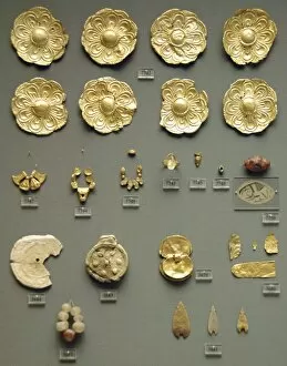 Mycenae Collection: Mycenaean art. Set of gold pieces among which eight rosettes