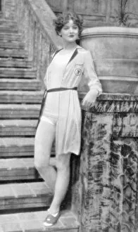 Images Dated 9th October 2014: Myrna Loy in a bathing suit, 1927