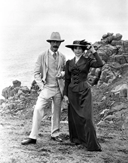 Images Dated 3rd November 2016: Nanette Newman and Michael Culver on location in Cornwall