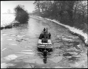 Canals Collection: Narrow Boat Icebreaker