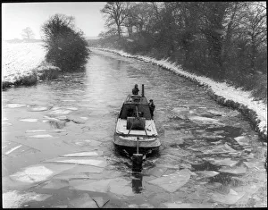Cold Gallery: Narrow Boat Icebreaker