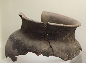 Anton Prints: Native pottery without decoration. 2nd-1st centuries BC