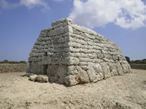 Naveta d es Tudons. 2000 -1500 BC. SPAIN. MENORCA