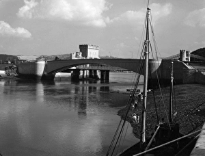 Images Dated 17th May 2011: New Conway Bridge