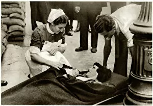 Images Dated 20th July 2019: New mother evacuated from hospital 1939