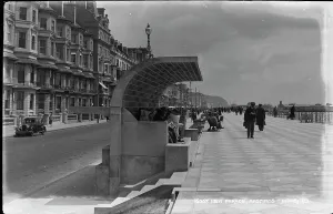 Stroll Prints: New Parade, Hastings