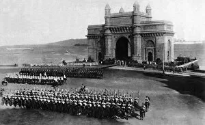 Viceroy Collection: New Viceroy of India greeted at the Gateway of India, Mumbai