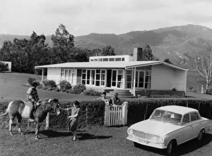 Images Dated 10th May 2011: New Zealand Farmhouse