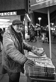Dunn Collection: Newspaper seller, Newcastle upon Tyne