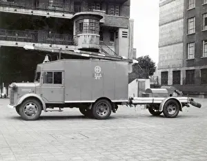 Lorries Prints: NFS (London Region) A Bermondsey towing vehicle, WW2