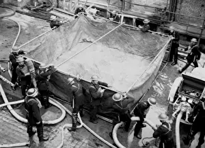 Vale Prints: NFS (London Region) constructing a water dam, WW2