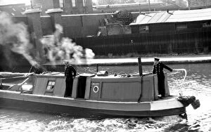 Barges Gallery: NFS (London Region) narrow boat fitted with fire pumps