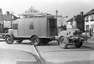 Tender Collection: NFS (London) towing unit and trailer pump, WW2