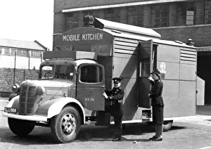 NFS mobile kitchen in use, WW2