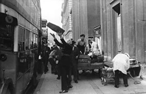 NFS personnel unloading luggage, St Pancras, WW2