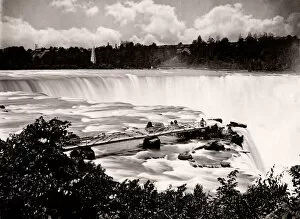 Waterfalls Collection: Niagara Falls, Canada USA border, from the American side