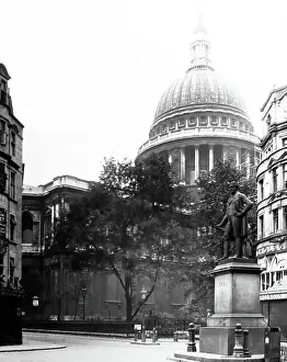 Nicholsons store, Peel statue and St. Paul's Cathedral