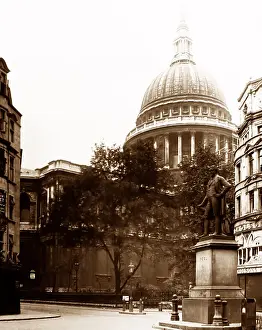 Nicholsons store, Peel statue and St. Paul's Cathedral