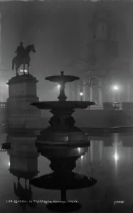 Streetlights Prints: Night in Trafalgar Square
