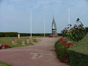 Images Dated 21st May 2019: No4 Commando & Captaine Philippe Kieffer Memorials