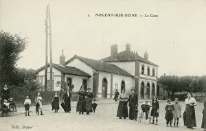 Inhabitants Collection: Nogent-sur-Seine, Aube, France - The Station