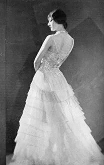 Images Dated 10th January 2017: Norman Hartnell tulle gown