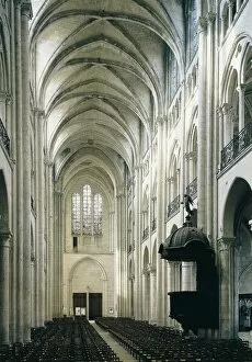 French Men Collection: Notre-Dame Cathedral of Noyon. 1145-1235. FRANCE