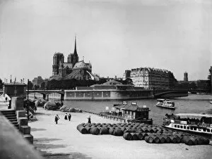 Images Dated 4th July 2016: Notre Dame, River Seine and Morgue, Paris, France