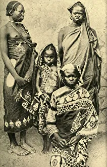 Images Dated 7th August 2018: Nubian women and girl, Sudan, East Central Africa