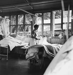 Nurses Collection: Nurse Making a Bed