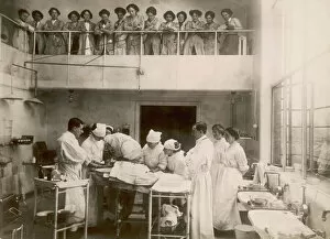Nurses Collection: Nurses Watch Surgery