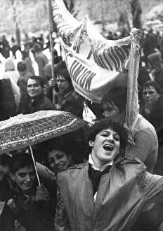 Umbrellas Collection: NUS students demonstrating in the snow, London