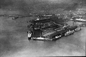Simmonds Prints: O E Simmonds aerial view of Southampton Docks