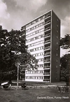 Prams Gallery: Oatlands Court, Putney Heath - LCC 11-storey block of flats