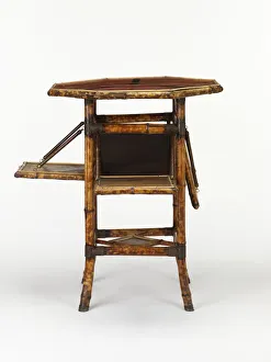 Images Dated 27th March 2018: Occasional table