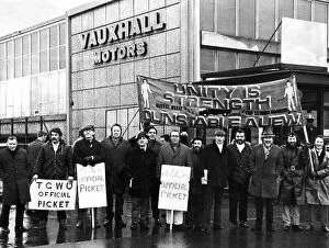 Picket Collection: Official picket line outside Vauxhall Motors, Dunstable