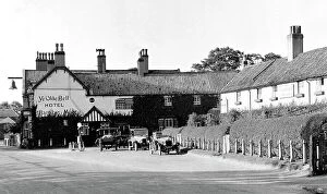 Moor Collection: Old Bell Hotel, Barnby Moor, early 1900s