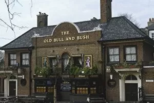 Images Dated 7th October 2011: Old Bull and Bush Pub