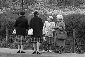 Kilts Collection: Four old ladies chat in Abbey Gardens, Bury St. Edmunds