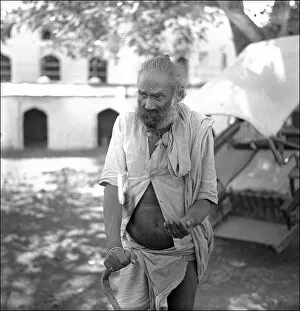 Alms Gallery: Old man at Ram Raja Temple, Orchha, India