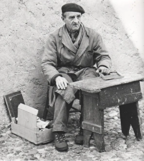 Stucco Gallery: Old man working on the street