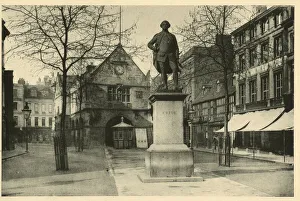 Shrewsbury Gallery: Old Market Hall and Lord Clives Statue, Shrewsbury