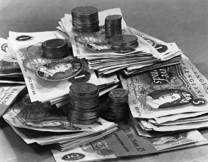 Images Dated 29th May 2012: OLD UK MONEY 1969